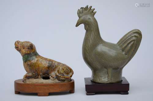 Lot : chien en poterie chinoise (7x10cm) et un coq en grès c...