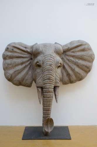 Sculpture d'un éléphant en bois, moderne (99x104x40cm)