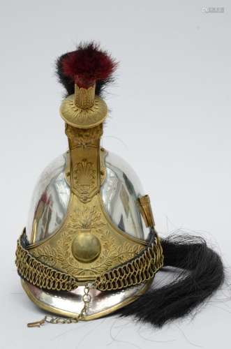 Un casque argenté français 'cuirassier', modèle 1825 (h35cm)