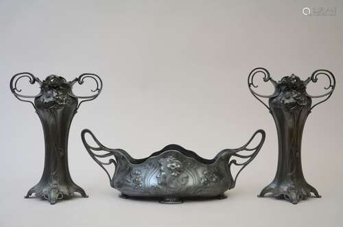 Garniture art nouveau en étain (22x57x22cm) (h40cm)