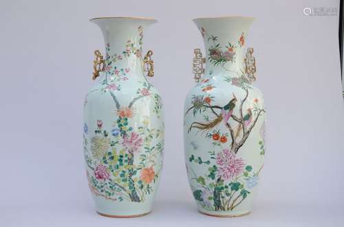 Lot : deux vases en porcelaine de Chine 'décor floral' (h57c...