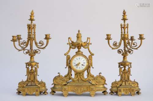 Garniture de cheminée en bronze doré de style Louis XVI (53x...