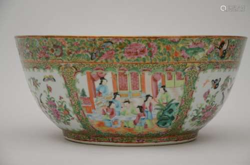 Grande coupe en porcelaine de Canton, 19ième siècle (h17x40c...