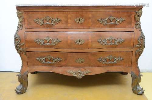 Commode de style Louis XV avec tablette en marbre (97x130x64...