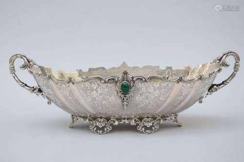 Une jardinière en argent de style Louis XV (15x46x21cm)