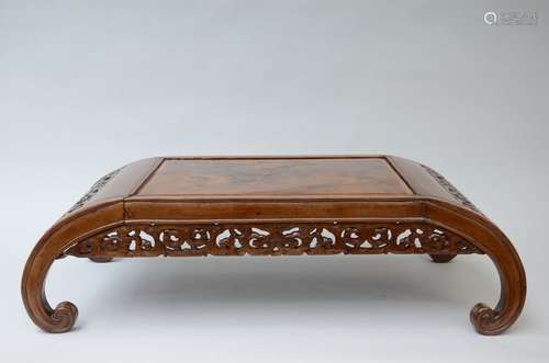 Table basse avec tablette en noyer, Chine (32x116x50cm)