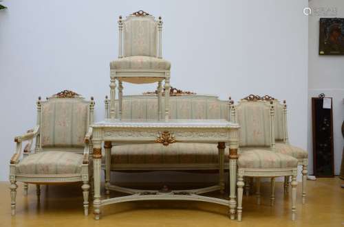 Salon de style Louis XVI composé d'un canapé, 2 fauteuils, 4...