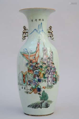 Un vase en porcelaine de Chine 'guerriers' (h57cm) (*)