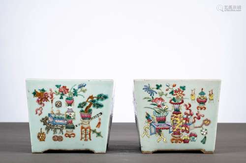 Deux jardinières en porcelaine de Chine 'antiquités', 19ième...