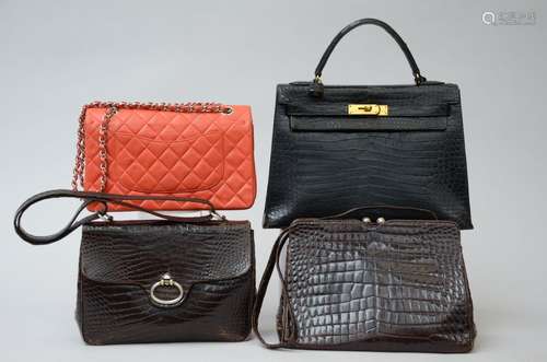 Lot de 4 sacs à main : Hermes 'Kelly' en crocodile noir (25x...