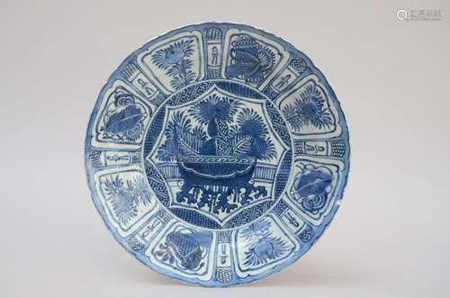 Un plat en porcelaine de Chine 'Kraak', époque Wanli (dia37c...