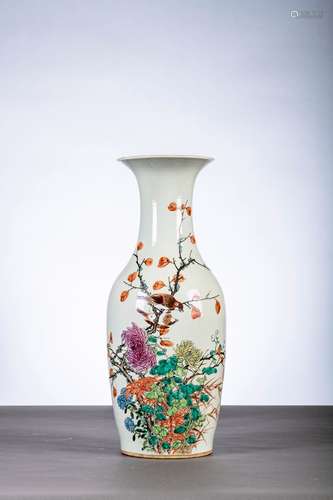 Un vase en porcelaine de Chine 'deux oiseaux sur une branche...