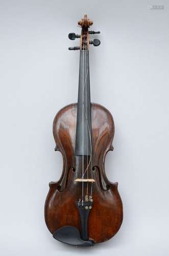 Un violon russe (35cm) (*) avec archet (63cm)