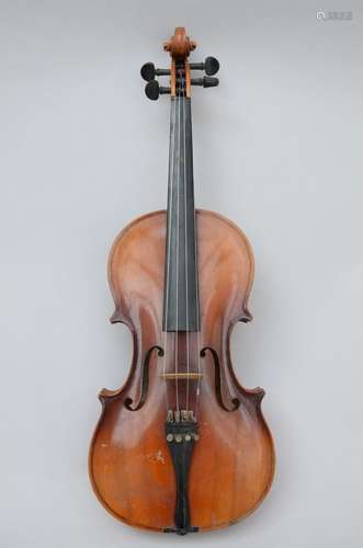 Un violon français (36cm) (*)