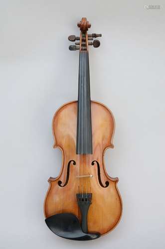 Un violon français (36cm) (*)