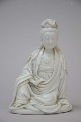 Guanyin en blanc de Chine, 18-19ième siècle (17x12x8.5cm) (*...