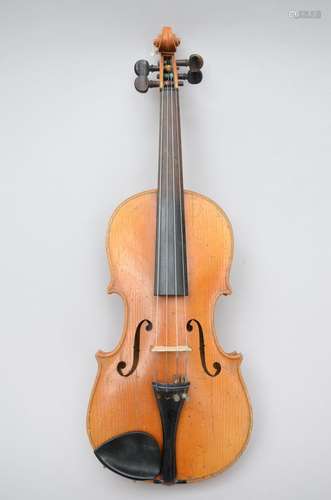 Un violon allemand (34cm) (*)