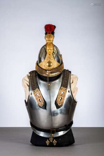 Cuirasse avec casque 'officier' (h37 cm et 52x48)