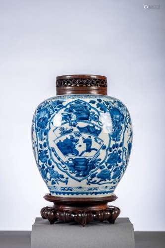Un pot à gingembre en porcelaine de Chine blancbleu 'antiqui...