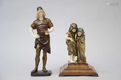 Deux sculptures en bronze et ivoire 'deux filles' et 'forger...