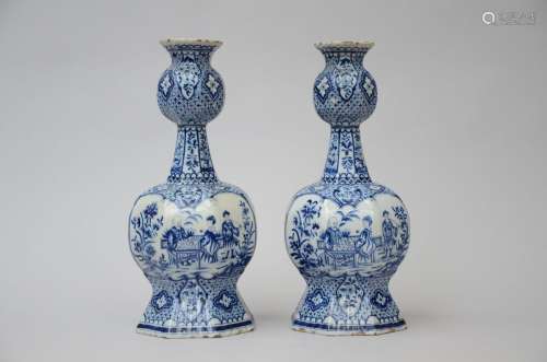 Deux vases en faience de Delft, marque LPK (h44cm) (*)