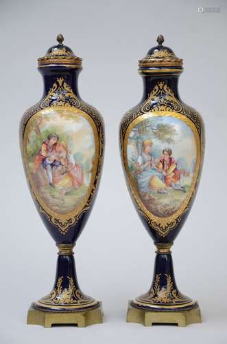 Paire de vases en porcelaine de Limoges (h39cm) (*)