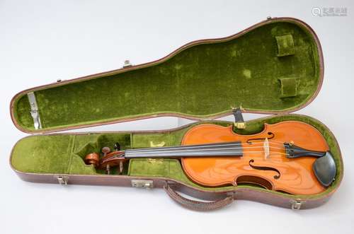 Violon dans un coffret 'Didelot' (longueur 36cm)