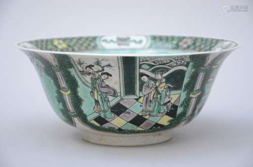 Un bol en porcelaine de Chine famille verte 'personages' (h1...