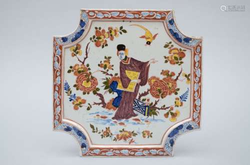 Une plaquette en faïence hollandaise 'lettré chinois' (31x31...