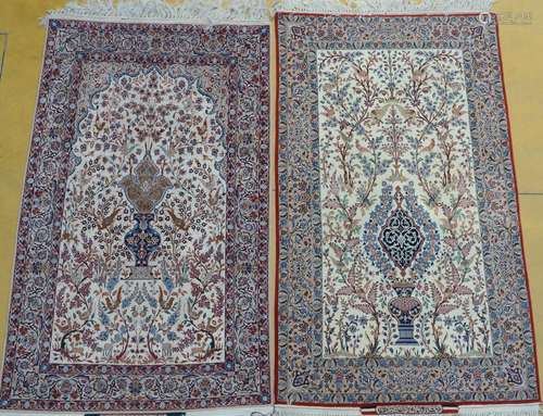 Deux tapis persans (190x104cm-190x106cm)