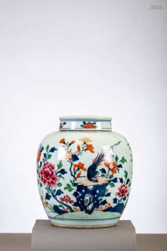 Potiche en porcelaine de Chine famille rose 'faisant sur un ...