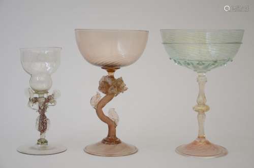 Trois verres décoratifs en verre de Murano (h16 - 20)