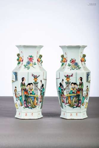 Paire de vases hexagonaux en porcelaine de Chine famille ros...