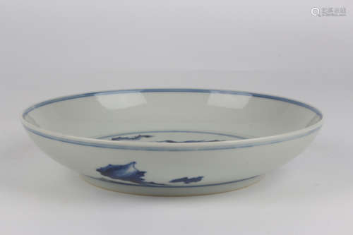 A Qing Yongzheng blue and white dragon dish