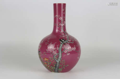 A Qianlong famille-rose famille-rose famille-rose vase