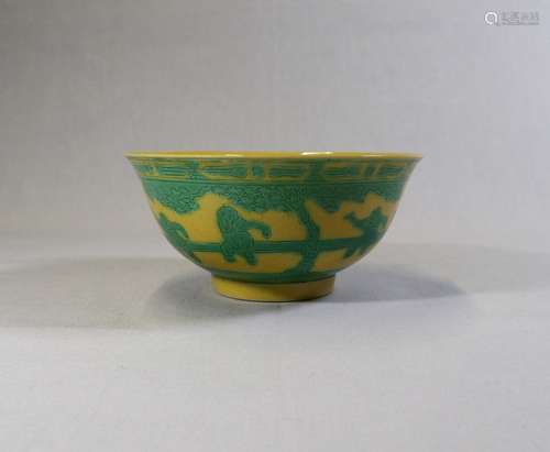 Chinese Porcelain Yellow Glaze Bow