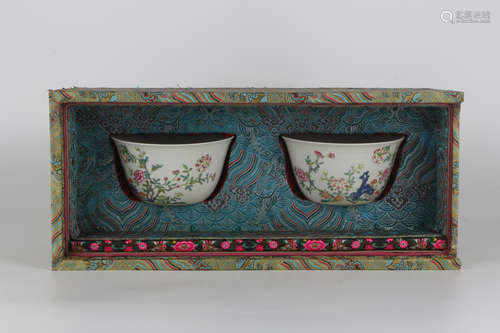 A pair of Qianlong famille-rose floral and poetic bowls