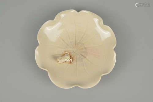 Song Dynasty Ding kiln frog dish with lotus leaves