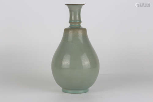 An iron-tongued Ruyao jade pot spring vase, Song dynasty