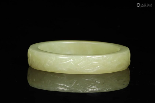 Yellow Jade 'Dragon' Bangle