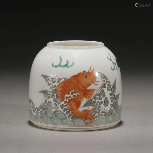 Qing Dynasty, pastel arowana pattern vase