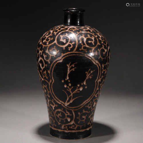 Ancient Jizhou kiln plum bottle