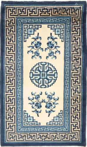 Chinese Antique Carpet, Handknotted, 101 x 153 cm.