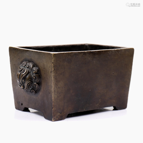 A Chinese bronze censer.