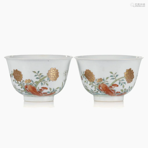 A pair of Chinese famille rose porcelain cups.