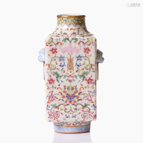 A small Chinese famille rose porcelain vase.