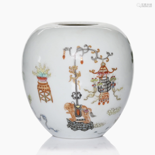 A Chinese famille rose porcelain vase.