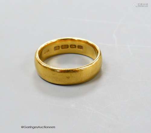 A George V 22ct gold wedding band, size Q, 9.3 grams.