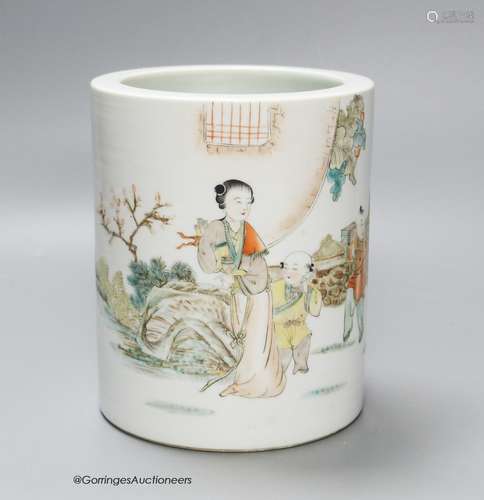 A Chinese famille verte brush pot, 15cm tall