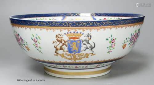 A Samson armorial bowl, 30cm diameter